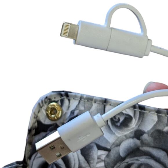 Adrienne Vittadini charging wallet taupe NWT - Picture 4 of 8